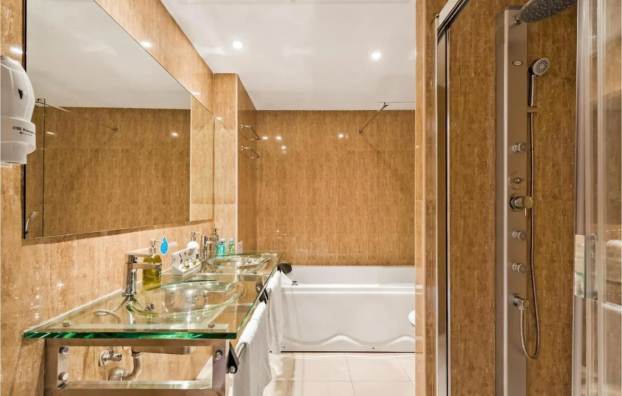 Beautiful Apartment In Estepona With Wifi