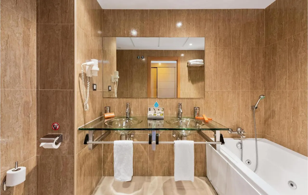 Beautiful Apartment In Estepona With Wifi
