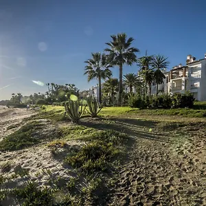 Hb - Comfortable Beachfront Apartment